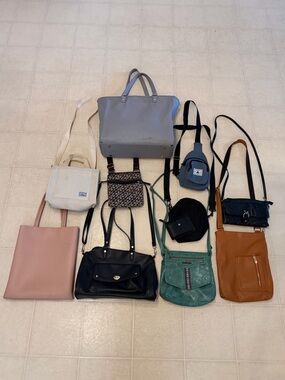 CLEARANCE Women’s Bag Bundle